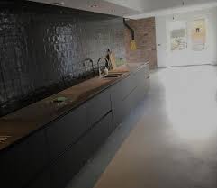 pin op leefkeuken gietvloer en woonbeton