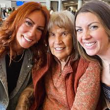 I just really love my grandma and my seester…that's all. 💗