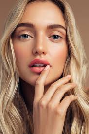 Daima Zarif: Old Money İhtişamını Yansıtan Makyaj Nasıl Y...