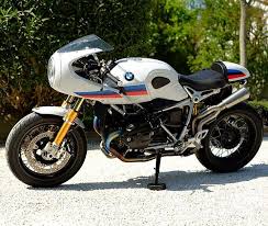 Unit Garage Found A Few Super Slick Ways To Slim Down The R Nine T Racer Including Bar End Mirrors Cycling City Racer How To Slim Down