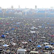 Der traditionelle flohmarkt ist ein muss für jeden stöberer und trödler. Riesen Flohmarkt Droht Der Kollaps Stadt Munchen