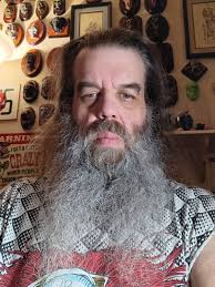 My dad passed away today. Anyone willing to do a portrait for me? I'm  terrible at art. Pm me if you are