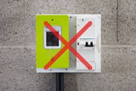Un technicien installe un compteur électrique linky dans une habitation à sequedin (nord), le 5 janvier 2018. Collectif Anti Linky Les Opposants Et Leurs Revendications