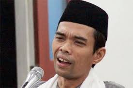 Dikutip dari wikipedia ustadz abdul somad (semoga allah merahmati beliau), seorang ulama kelahiran silo lama, asahan, sumatera utara, yang setiap tutur katanya, kajiannya, khutbahnya sarat dengan hikmah dan nasehat. Ustadz Somad Syukuri Kemerdekaan Dengan Keimanan Antara News