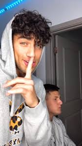 I need a gf to do this w smh @dawsonmofficial is not having it