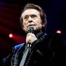 Hijo de Raphael se pronuncia sobre el estado del cantante: 'Él está  fenomenal, deseando salir' | ¡HOLA!