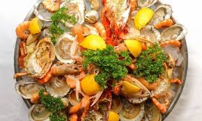 Plateau De Fruits De Mer Pour 1 Ou 2 Personnes Le Midi Ou Le Soir Au Restaurant La Quincaillerie A Bruxelles