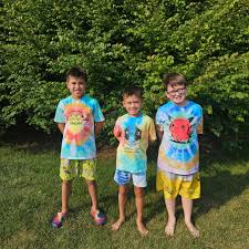 I'm always looking for things to keep the kids busy, and the HTVRONT tie  dye kit was a winner! We did it