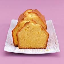 Il plumcake allo yogurt è un dolce semplice e genuino a base di yogurt, zucchero, uova e farina. Plumcake Allo Yogurt Semplice 3 8 5