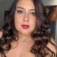 Claudia Helena's Instagram, Twitter & Facebook