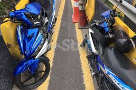 Antara video paling trending di platform esvid hari ini adalah kejadian kemalangan jalan raya. Suami Isteri Sanggup Gadai Nyawa Bantu Sahabat Parah Kemalangan Disangka Pencuri Cepat Nanti Tak Pasal Pasal Kena Langgar Lori Laju Viral Mstar