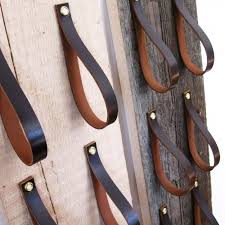 Recycling Leather And Wood For Crafts That Organize And Decorate Modern Kitchens Wood Crafts Diy Barn Wood Crafts Modern Decor