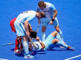 Selección masculina de hockey sobre césped de argentina) represents argentina in field hockey and is governed by the argentine hockey confederation (cah). Hockey Players Fight Viral Video Shocking Argentina Star Deliberately Hits Opponent In The Head With Hockey Stick As Tempers Flare At Olympics Tokyo Olympics