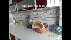 Fayans üzerine duvar kağıdı yapmanın 3 tane yolu var bunlardan birtanesi kır dök yöntemi ile fayans kaplama folyosu ile nasıl kaplanması gerektiği ile ilgili kısa bir örnek www.camfilmci.com. Duvar Kagidi Kaplama Youtube