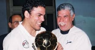 منتخب الديوك كثر من حقق انتصارات في بطولة واحدة، فقد فاز بـ5 مباريات في 3 نسخ، 1984 و2000 و2016، يشاركه في هذا الرقم القياسي منتخب إسبانيا في نسخة 2008. Ù‚ØµØ© Ù‡Ø¯Ù Ø§Ù„Ø¨Ù„Ø¯ÙˆØ²Ø± ÙŠÙ‚ÙˆØ¯ Ù…Ù†ØªØ®Ø¨ Ù…ØµØ± Ù„Ø¹Ø¨ÙˆØ± Ø£ÙÙŠØ§Ù„ ÙƒÙˆØª Ø¯ÙŠÙÙˆØ§Ø± Ø¨Ø£Ù…Ù… Ø£ÙØ±ÙŠÙ‚ÙŠØ§ 2008 Ø§Ù„ÙŠÙˆÙ… Ø§Ù„Ø³Ø§Ø¨Ø¹
