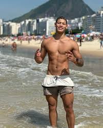 Ativo não é gay, diz produtor de conteúdo +18 Yuri Machado - Guia Gay  Brasilia