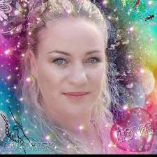 Her reaction was way too eerie to be a coincidence 😳