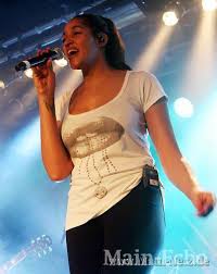 Cassandra steen is a german contemporary r&b singer known for solo hits such as darum leben wir as well as guest features on hits by bushido, xavier naidoo, and others. Cassandra Steen Im Colos Saal Aschaffenburg Bild 8 Von 29