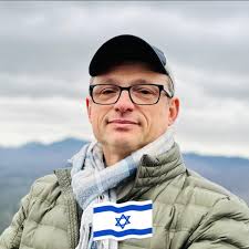 Any ideas to identify people in this 1900s photo?