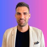 Chris Lewer's Instagram, Twitter & Facebook