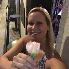 Tiffany Barlow (@t_bizzzz)