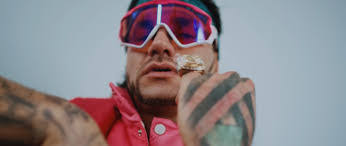 Ryan Hillyer's Instagram, Twitter & Facebook