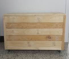 Coffre A Jouets En Bois De Palette Caisse De Rangement Sur Roulettes Wooden Chest Wood Pallets Wooden Pallets Bloc de bois exotique ou de hêtre. pinterest
