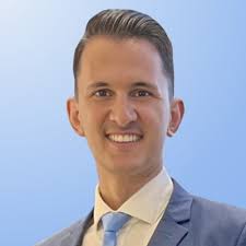 Change practitioners often get stuck between the client and the system  integrator. Because both sides are right and both are incomplete. The  client pushes for outcomes. ↳ Faster adoption, less…