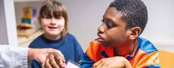 interagir. soigner. se professionnaliser. animer. accompagner. élaborer.  comprendre.