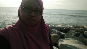 Terkadang karena kondisi gigi geraham atas yang berlubang dan hanya menyebabkan rasa sakit maka dokter sering menyarakan untuk mencabut saja. Cabut Gigi Geraham Nurulshahira Com