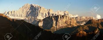 We did not find results for: Abendpanoramablick Von Berg Civetta Sud Tirol Dolomitberge Italien Lizenzfreie Fotos Bilder Und Stock Fotografie Image 72692725