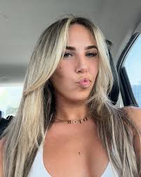 Lara Howard's Instagram, Twitter & Facebook