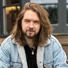 Deidre Summers's Instagram, Twitter & Facebook