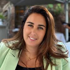 Baose culinary beach restaurant or Fort Nassau for dinner?