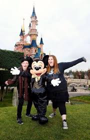 Pin By Tomoka Fujioka On Gleek Chris Colfer Glee Disneyland Paris