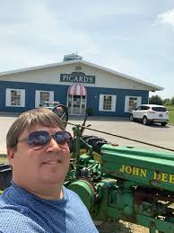 Aunt Millie's for lunch! Sure enjoy the shore lines, Lake Erie!