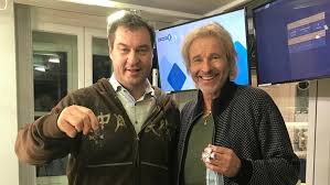 Fritz gottschalk was born in in zürich in 1937. Bayerischer Verdienstorden Gottschalk Wird Der Verdienstorden Uberreicht Bayern 1 Radio Br De