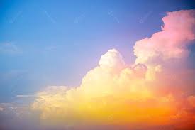 lindas nuvens laranja e luz do sol no céu azul perfeito para o fundo,  aproveite a noite, crepúsculo, pôr do sol e luz do sol no verão [download]  - Designi