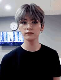 In the stray kids survival show, lee know was eliminated on the 4th episode but he was given the chance to come back. Lee Know Lee Minho Gif Leeknow Leeminho Straykids Discover Share Gifs
