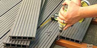 Les lambourdes se posent dans le sens de la longueur de la terrasse, pour que les lames soient, elles, dans la largeur. Quelles Lames Choisir Selon La Surface De Sa Terrasse