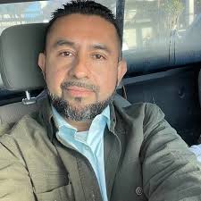 🐊 Someone got a little too comfortable in a flower bed, so deputies Miceli  and Macias stopped by and took care of business! 🐊 #SunCityCenter  #TeamHCSO #SheriffChadChronister