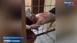 Он был в сознании и видел, как нападавший зашел внутрь и навел дробовик на его голову. Biografiya Ilnaza Galyavieva Ustroivshego Bojnyu V Kazanskoj Shkole Gtrk Tatarstan
