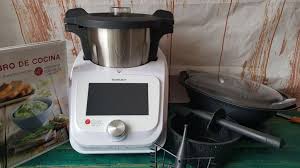 Los que, como la thermomix, procesan los alimentos —es decir, que también cortan, pican, etcétera— y los que sólo se utilizan para cocinar y requieren que se realice toda la preparación de. Monsieur Cuisine Como Adaptar Cualquier Receta Al Robot De Cocina De Lidl