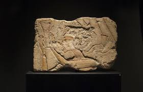 Listen to music by akhenaton on apple music. Akhenaton Macht Blumenangebote Fur Aton Redaktionelles Bild Bild Von Ephemer Sandstein 168820000