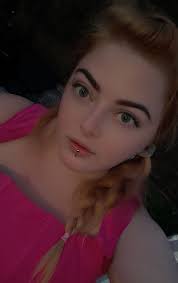 Amber heard 👍 or cara delevingne❤