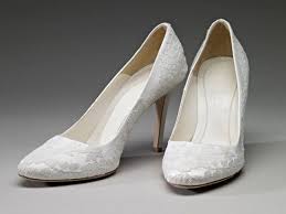 Kate Middleton S Wedding Dress Shoes Cake Put On Display At Buckingham Palace Photos Ivory Wedding Shoes Kate Middleton Wedding Dress Wedding Shoes