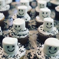 Marshmello shocks mmvas crowd by revealing he is shawn mendes. Pin On Dj Marshmallo Theme Party Ideas