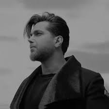 دانلود آهنگ هی میشم خیره چشام رو چشم جذابت میره نیما حمیدی عوض شدی بد شدی