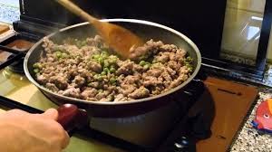 Pasta con salsiccia e piselli. Pasta Panna Salsiccia E Piselli Youtube