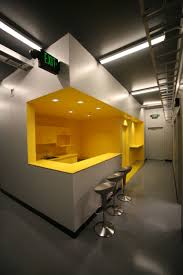 Pin By Newman Motel On Interiores Comerciales Modern Office Interiors Office Interior Design Corporate Office Design